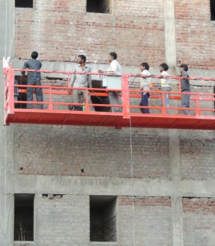 Suspended cradle system at a construction site